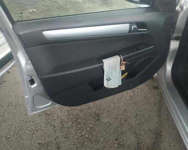 Серый Опель Астра, объемом двигателя 1.6 л и пробегом 243 тыс. км за 4500 $, фото 1 на Automoto.ua