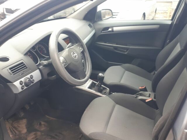 Серый Опель Астра, объемом двигателя 0 л и пробегом 214 тыс. км за 5200 $, фото 2 на Automoto.ua