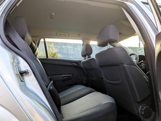 Серый Опель Астра, объемом двигателя 1.6 л и пробегом 246 тыс. км за 4100 $, фото 19 на Automoto.ua