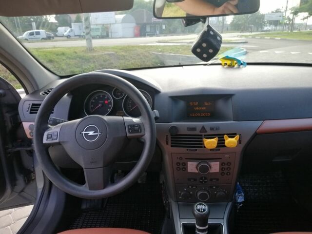 Серый Опель Астра, объемом двигателя 1.4 л и пробегом 250 тыс. км за 4300 $, фото 5 на Automoto.ua