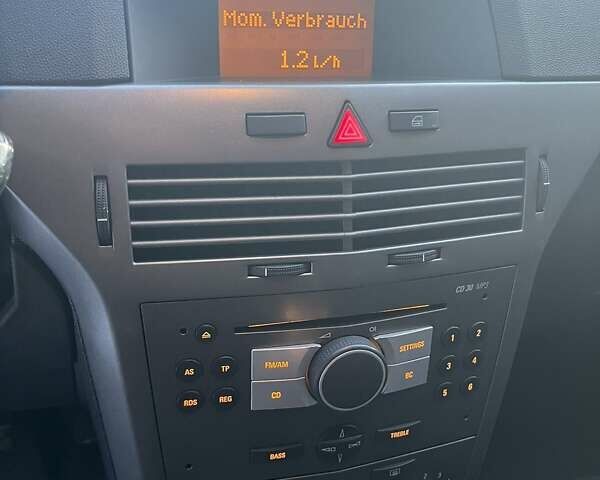 Серый Опель Астра, объемом двигателя 1.6 л и пробегом 221 тыс. км за 4750 $, фото 8 на Automoto.ua