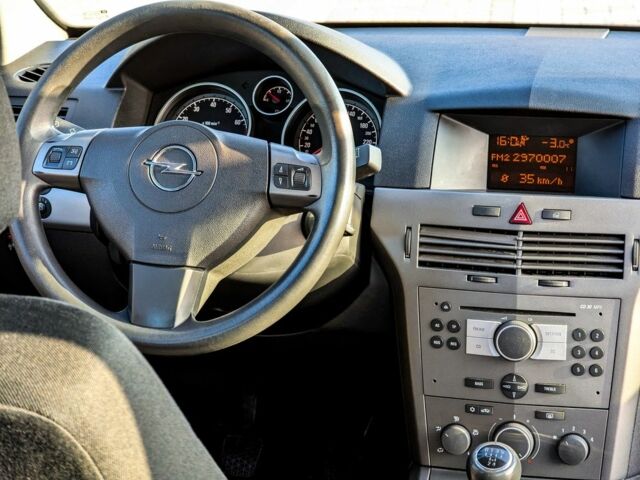 Серый Опель Астра, объемом двигателя 1.6 л и пробегом 246 тыс. км за 4100 $, фото 21 на Automoto.ua