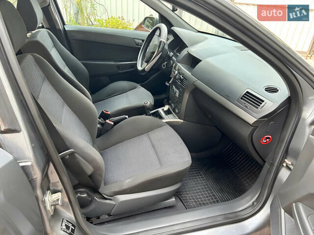 Серый Опель Астра, объемом двигателя 1.6 л и пробегом 238 тыс. км за 6500 $, фото 9 на Automoto.ua