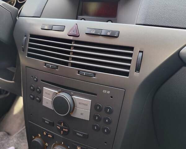 Серый Опель Астра, объемом двигателя 1.8 л и пробегом 286 тыс. км за 5400 $, фото 16 на Automoto.ua