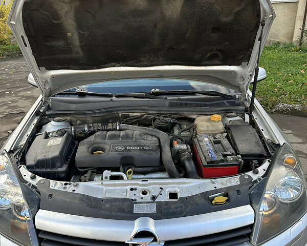 Серый Опель Астра, объемом двигателя 1.7 л и пробегом 324 тыс. км за 4200 $, фото 17 на Automoto.ua