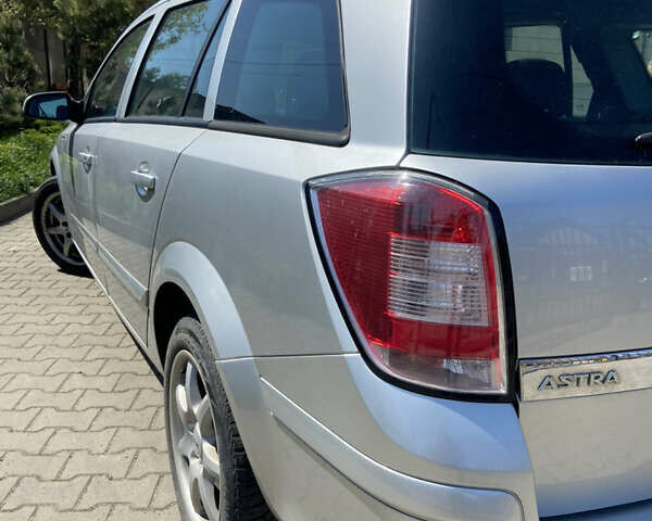 Серый Опель Астра, объемом двигателя 1.6 л и пробегом 250 тыс. км за 4999 $, фото 10 на Automoto.ua