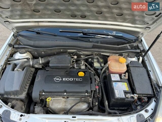 Серый Опель Астра, объемом двигателя 1.6 л и пробегом 203 тыс. км за 4450 $, фото 13 на Automoto.ua