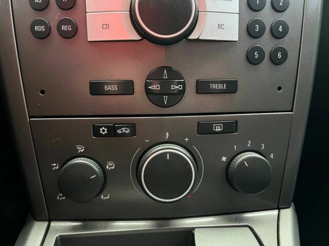 Серый Опель Астра, объемом двигателя 1.7 л и пробегом 292 тыс. км за 4900 $, фото 11 на Automoto.ua