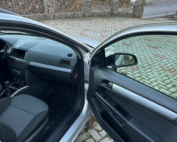 Серый Опель Астра, объемом двигателя 1.62 л и пробегом 315 тыс. км за 5000 $, фото 11 на Automoto.ua