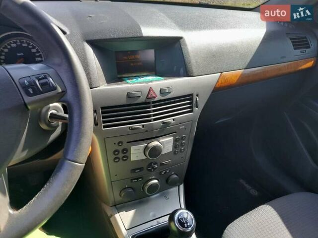 Серый Опель Астра, объемом двигателя 1.6 л и пробегом 297 тыс. км за 4400 $, фото 8 на Automoto.ua