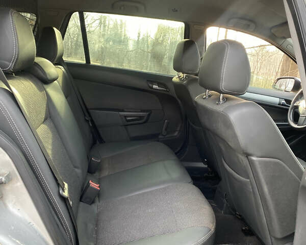 Серый Опель Астра, объемом двигателя 1.3 л и пробегом 360 тыс. км за 2150 $, фото 8 на Automoto.ua