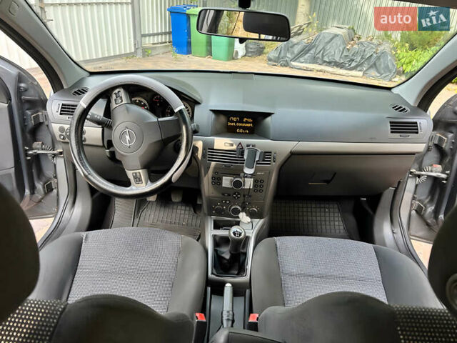 Серый Опель Астра, объемом двигателя 1.6 л и пробегом 238 тыс. км за 6500 $, фото 21 на Automoto.ua