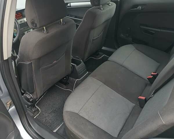 Серый Опель Астра, объемом двигателя 1.4 л и пробегом 250 тыс. км за 4000 $, фото 12 на Automoto.ua