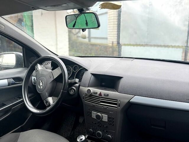 Серый Опель Астра, объемом двигателя 1.6 л и пробегом 180 тыс. км за 4200 $, фото 4 на Automoto.ua