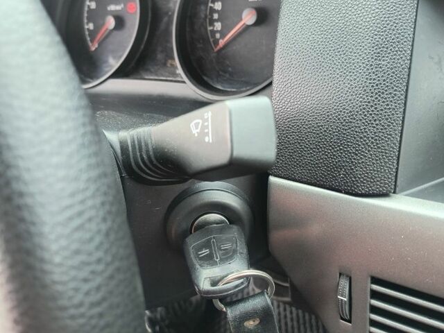 Серый Опель Астра, объемом двигателя 1.8 л и пробегом 250 тыс. км за 4300 $, фото 17 на Automoto.ua