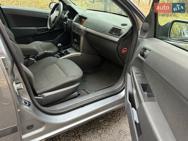 Серый Опель Астра, объемом двигателя 1.8 л и пробегом 200 тыс. км за 5000 $, фото 23 на Automoto.ua