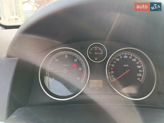 Серый Опель Астра, объемом двигателя 1.7 л и пробегом 255 тыс. км за 4300 $, фото 5 на Automoto.ua