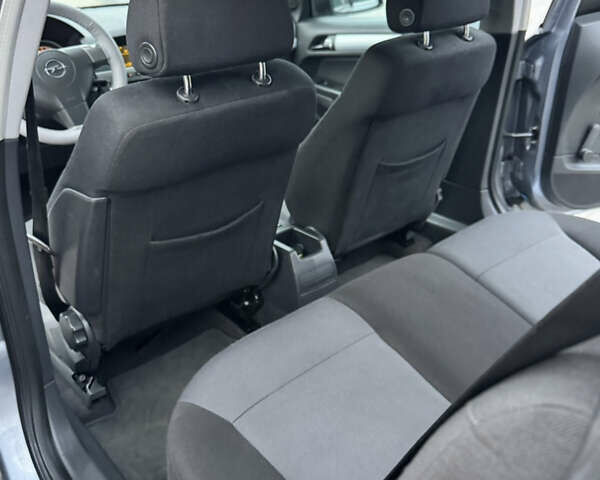 Серый Опель Астра, объемом двигателя 1.8 л и пробегом 211 тыс. км за 4499 $, фото 52 на Automoto.ua