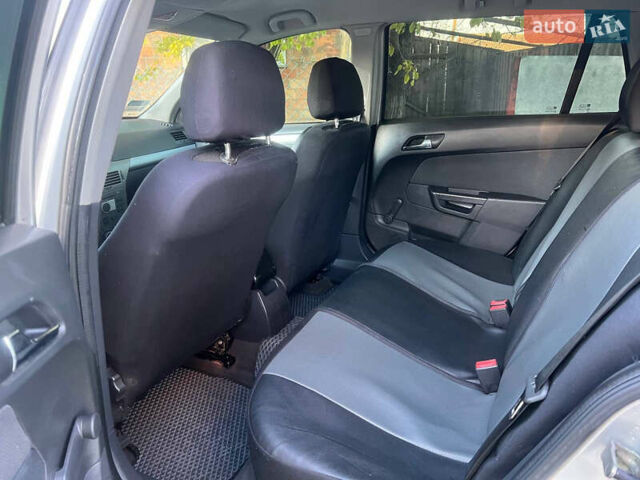 Сірий Опель Астра, об'ємом двигуна 1.69 л та пробігом 271 тис. км за 3800 $, фото 4 на Automoto.ua