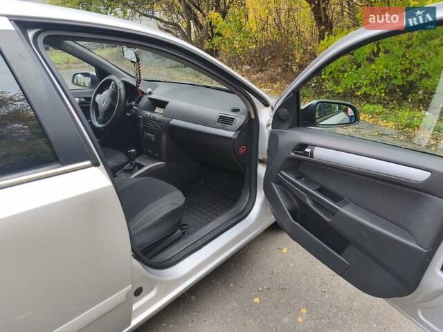 Серый Опель Астра, объемом двигателя 1.8 л и пробегом 349 тыс. км за 3700 $, фото 13 на Automoto.ua