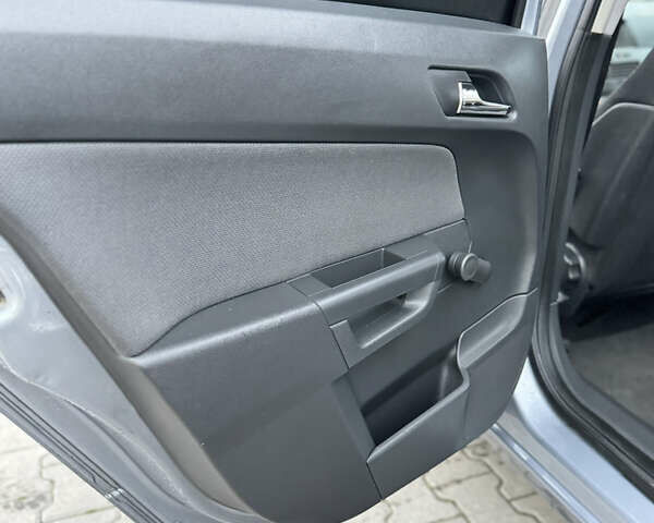 Серый Опель Астра, объемом двигателя 1.8 л и пробегом 211 тыс. км за 4499 $, фото 50 на Automoto.ua