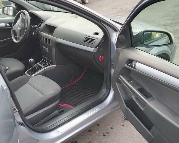 Сірий Опель Астра, об'ємом двигуна 1.6 л та пробігом 215 тис. км за 4500 $, фото 8 на Automoto.ua