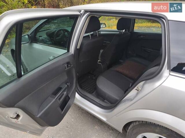 Серый Опель Астра, объемом двигателя 1.8 л и пробегом 349 тыс. км за 3700 $, фото 1 на Automoto.ua