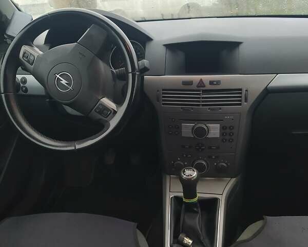 Серый Опель Астра, объемом двигателя 1.6 л и пробегом 265 тыс. км за 5000 $, фото 14 на Automoto.ua