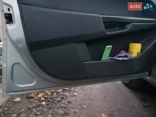 Серый Опель Астра, объемом двигателя 1.7 л и пробегом 320 тыс. км за 4700 $, фото 12 на Automoto.ua