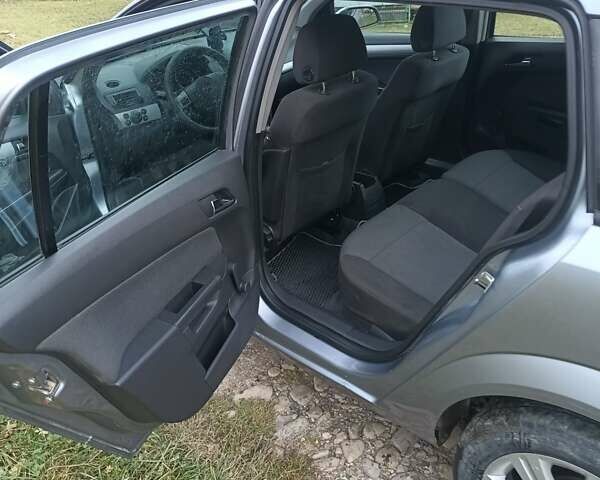 Серый Опель Астра, объемом двигателя 1.4 л и пробегом 250 тыс. км за 4000 $, фото 24 на Automoto.ua