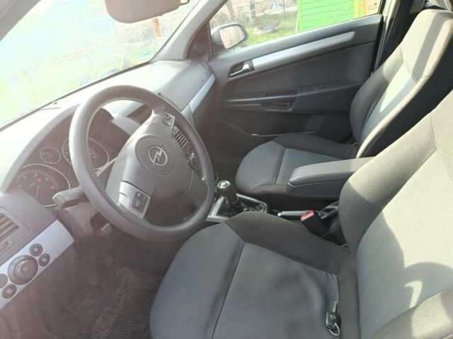 Сірий Опель Астра, об'ємом двигуна 1.7 л та пробігом 255 тис. км за 3800 $, фото 4 на Automoto.ua