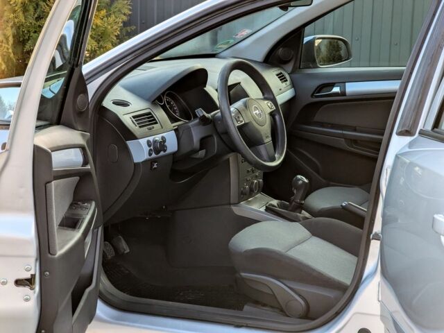 Серый Опель Астра, объемом двигателя 1.6 л и пробегом 246 тыс. км за 4100 $, фото 14 на Automoto.ua