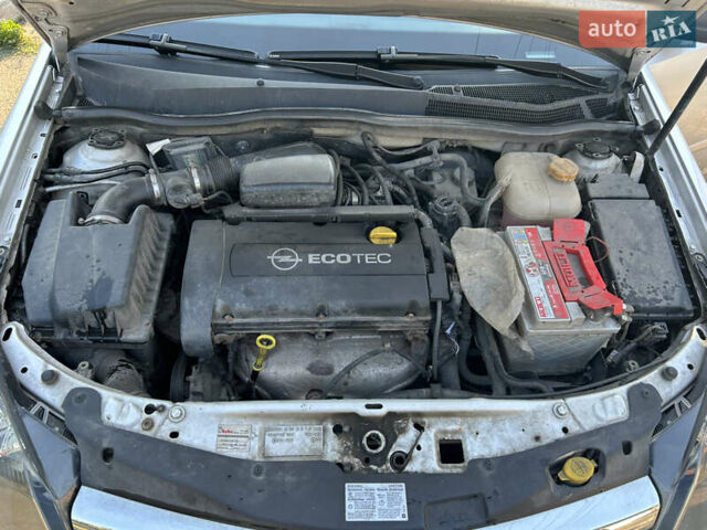 Серый Опель Астра, объемом двигателя 1.6 л и пробегом 190 тыс. км за 5000 $, фото 12 на Automoto.ua