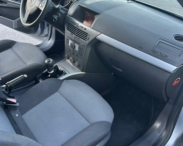 Сірий Опель Астра, об'ємом двигуна 1.8 л та пробігом 211 тис. км за 4999 $, фото 55 на Automoto.ua