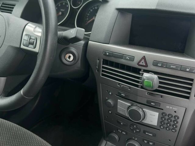 Серый Опель Астра, объемом двигателя 1.8 л и пробегом 252 тыс. км за 6200 $, фото 3 на Automoto.ua