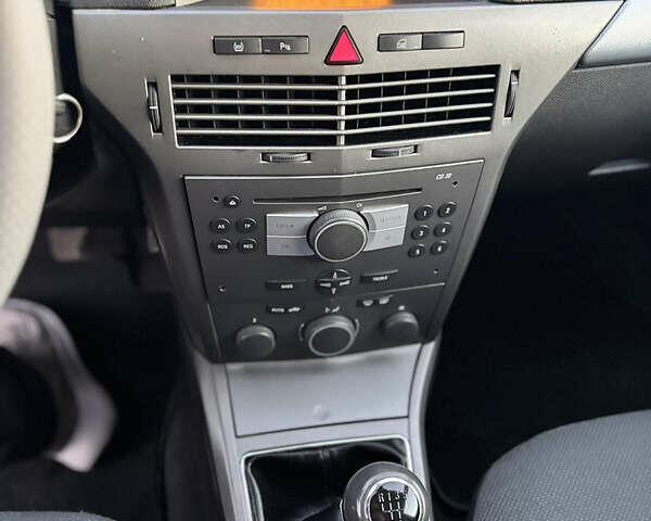 Сірий Опель Астра, об'ємом двигуна 1.8 л та пробігом 211 тис. км за 4799 $, фото 58 на Automoto.ua