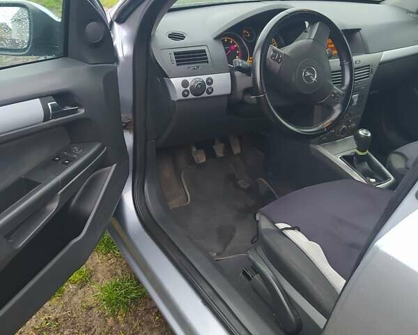 Серый Опель Астра, объемом двигателя 1.6 л и пробегом 265 тыс. км за 5000 $, фото 6 на Automoto.ua