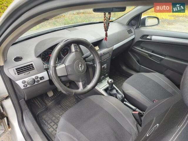 Серый Опель Астра, объемом двигателя 1.8 л и пробегом 349 тыс. км за 3700 $, фото 12 на Automoto.ua