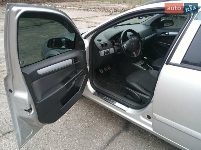 Серый Опель Астра, объемом двигателя 1.6 л и пробегом 288 тыс. км за 6100 $, фото 7 на Automoto.ua