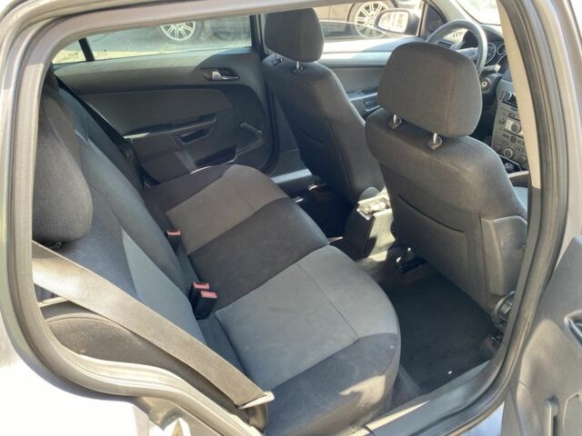 Серый Опель Астра, объемом двигателя 1.6 л и пробегом 350 тыс. км за 3600 $, фото 8 на Automoto.ua