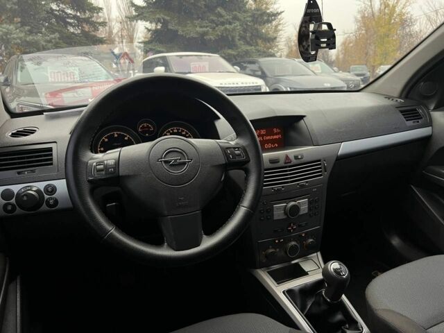 Серый Опель Астра, объемом двигателя 1.7 л и пробегом 292 тыс. км за 4900 $, фото 13 на Automoto.ua