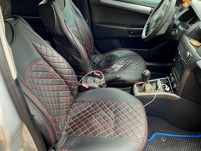 Серый Опель Астра, объемом двигателя 1.7 л и пробегом 270 тыс. км за 5000 $, фото 3 на Automoto.ua