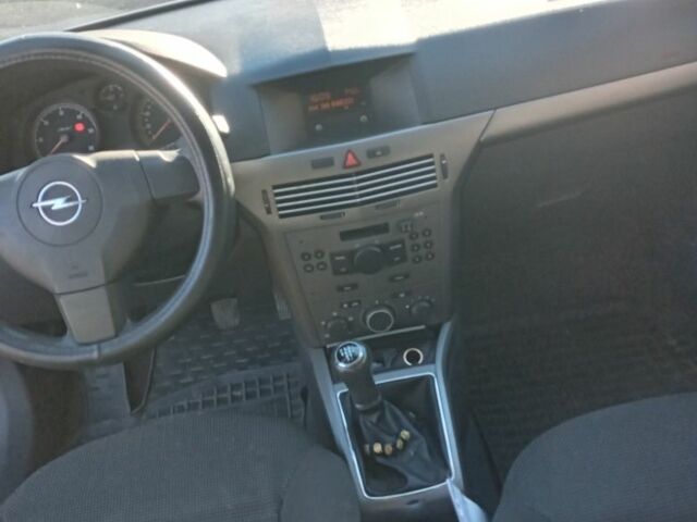 Серый Опель Астра, объемом двигателя 1.7 л и пробегом 350 тыс. км за 2600 $, фото 1 на Automoto.ua