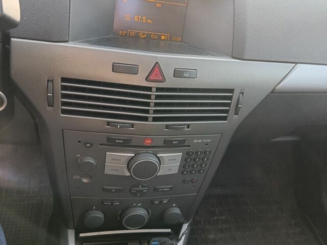 Сірий Опель Астра, об'ємом двигуна 1.7 л та пробігом 255 тис. км за 3800 $, фото 6 на Automoto.ua