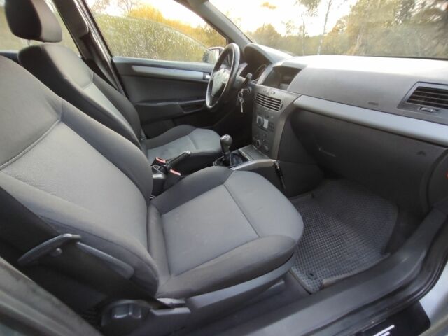 Серый Опель Астра, объемом двигателя 1.2 л и пробегом 250 тыс. км за 3650 $, фото 7 на Automoto.ua