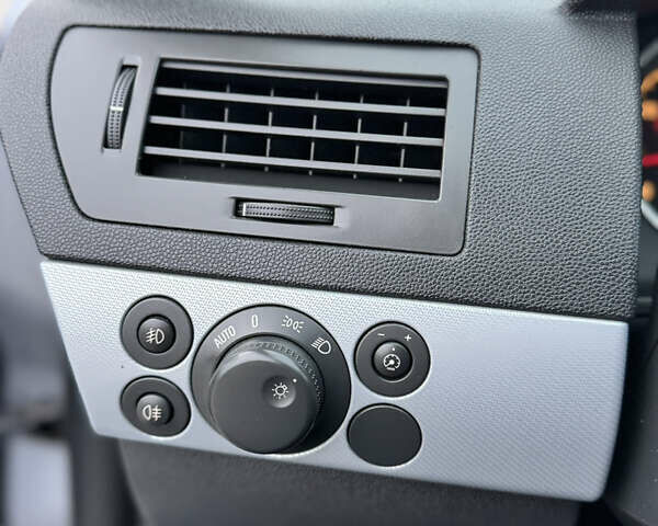 Серый Опель Астра, объемом двигателя 1.8 л и пробегом 211 тыс. км за 4499 $, фото 45 на Automoto.ua