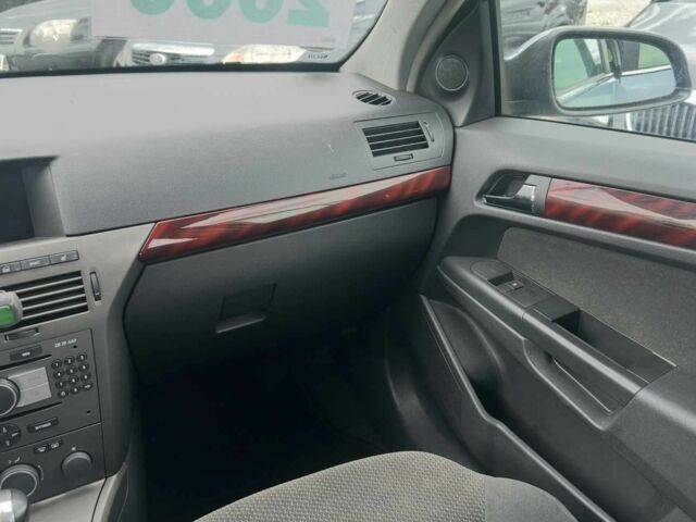 Серый Опель Астра, объемом двигателя 1.8 л и пробегом 252 тыс. км за 6200 $, фото 7 на Automoto.ua