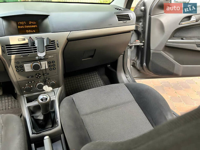 Серый Опель Астра, объемом двигателя 1.6 л и пробегом 238 тыс. км за 6500 $, фото 22 на Automoto.ua