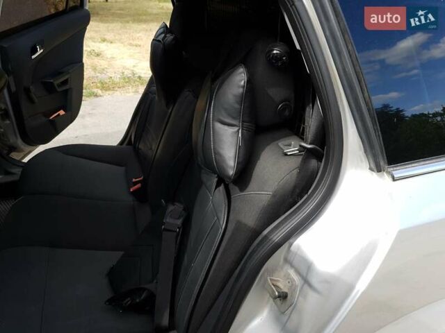 Опель Астра 2005 в Кропивницком (Кировограде) на Automoto.ua Серый Опель Астра, объемом двигателя 1.91 л и пробегом 286 тыс. км за 5500 $, фото 7 на Automoto.ua