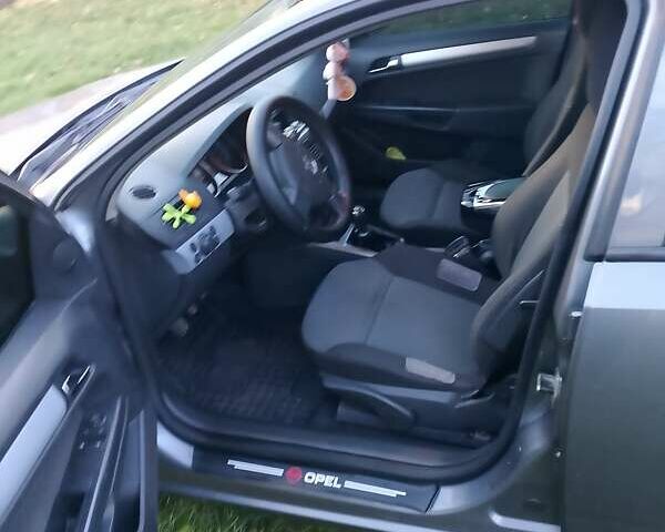 Серый Опель Астра, объемом двигателя 1.6 л и пробегом 240 тыс. км за 3800 $, фото 8 на Automoto.ua